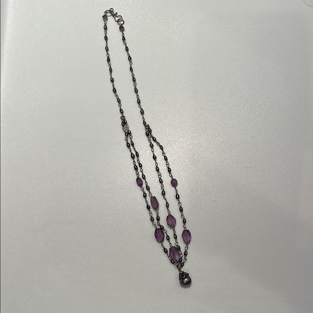 Purple pearl and glass beaded necklace.